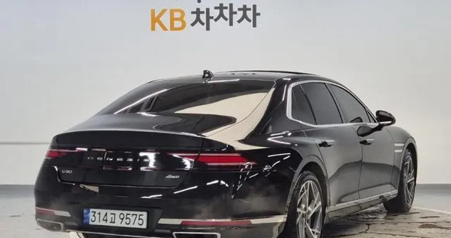 Genesis G90 