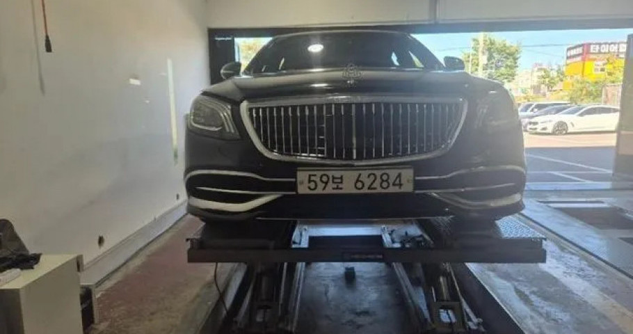 Mercedes-Benz S-Class 