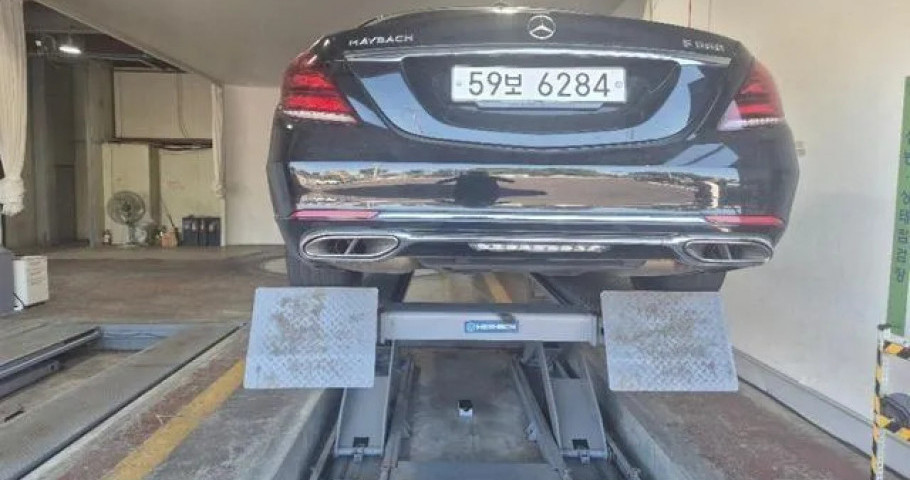 Mercedes-Benz S-Class 