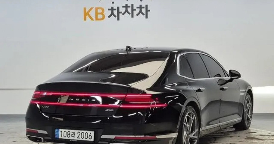 Genesis G90 
