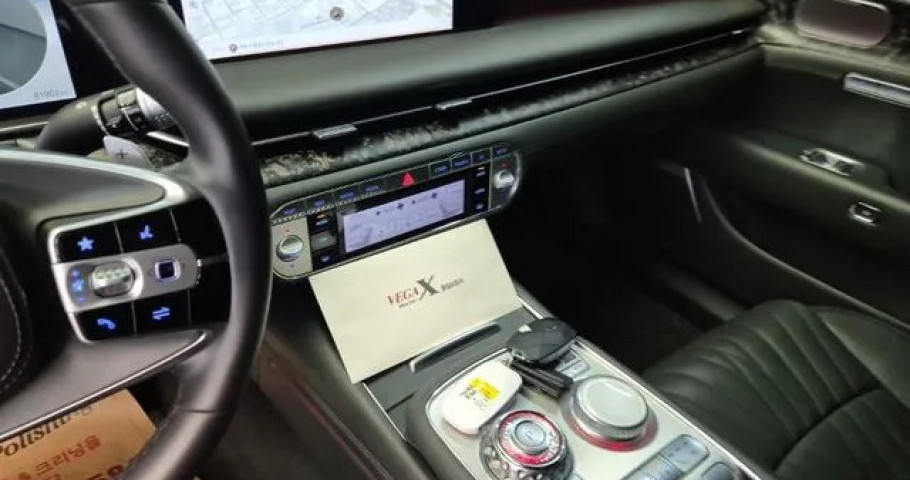 Genesis G90 