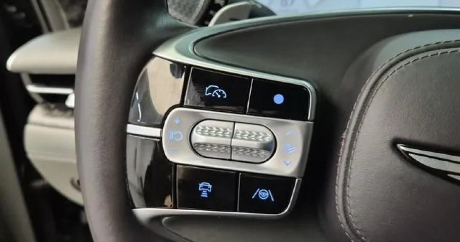 Genesis G90 