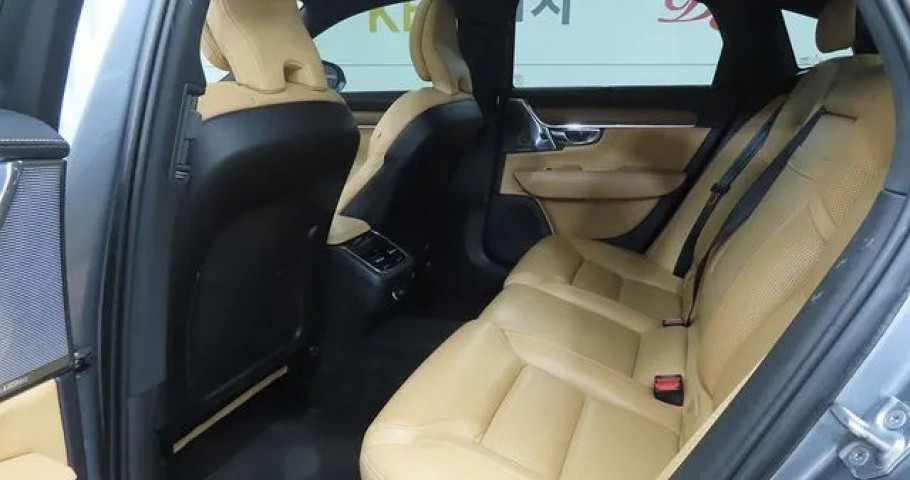 Volvo S90 