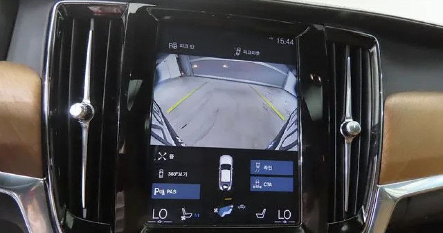 Volvo S90 