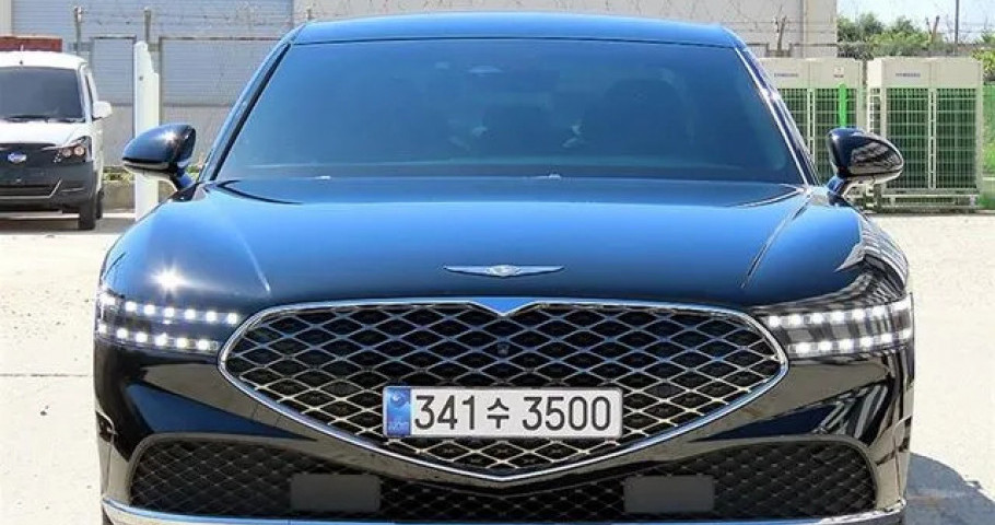 Genesis G90 