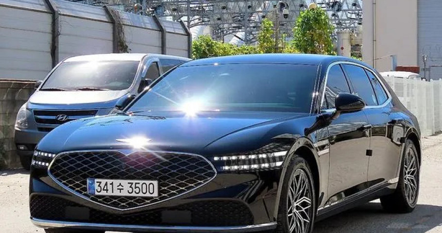 Genesis G90 