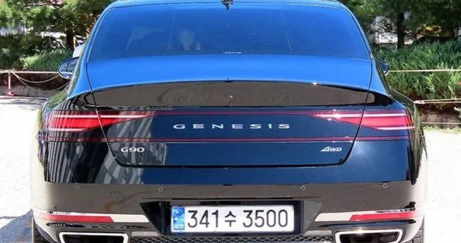 Genesis G90 