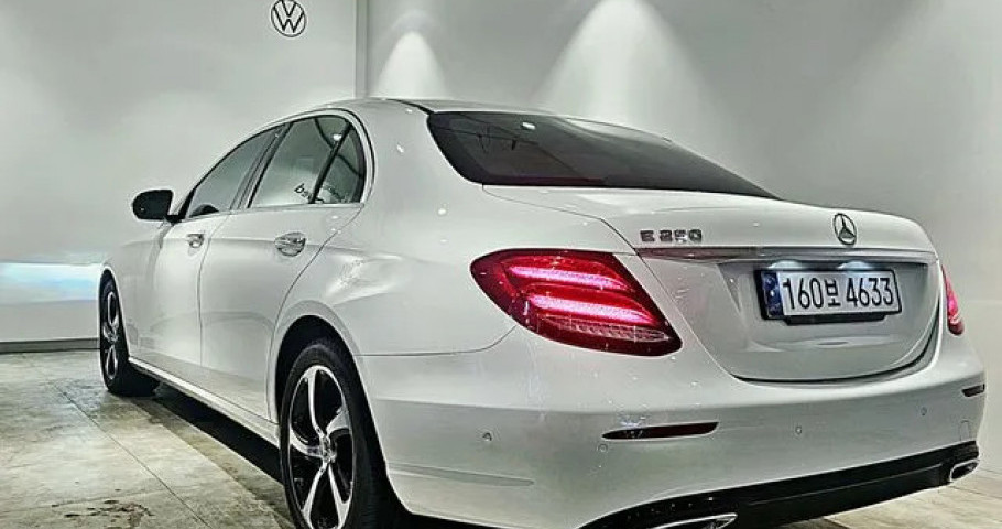 Mercedes-Benz E-Class 