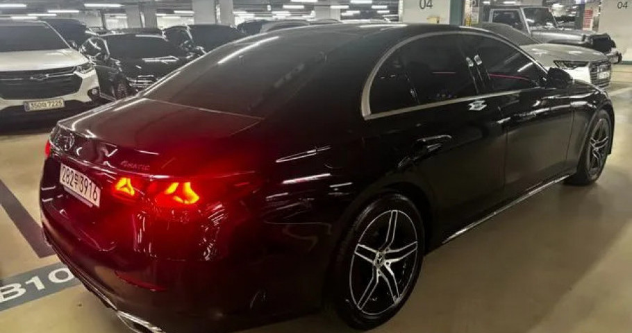 Mercedes-Benz E-Class 