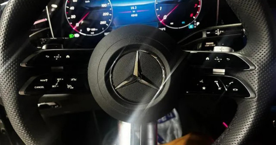 Mercedes-Benz E-Class 