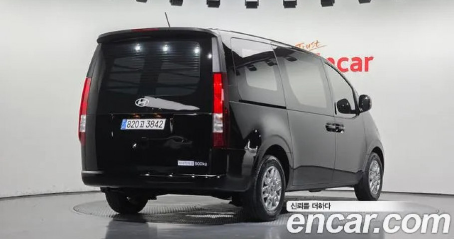 Hyundai Staria 
