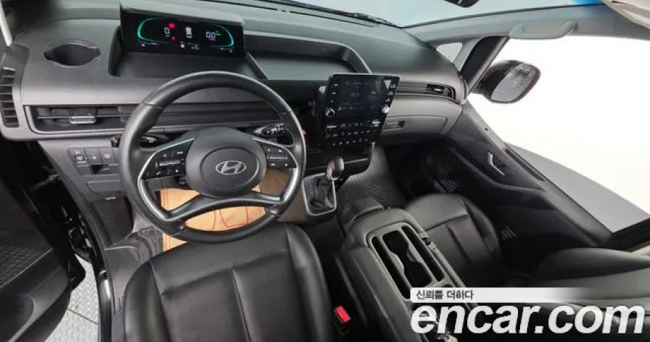 Hyundai Staria 
