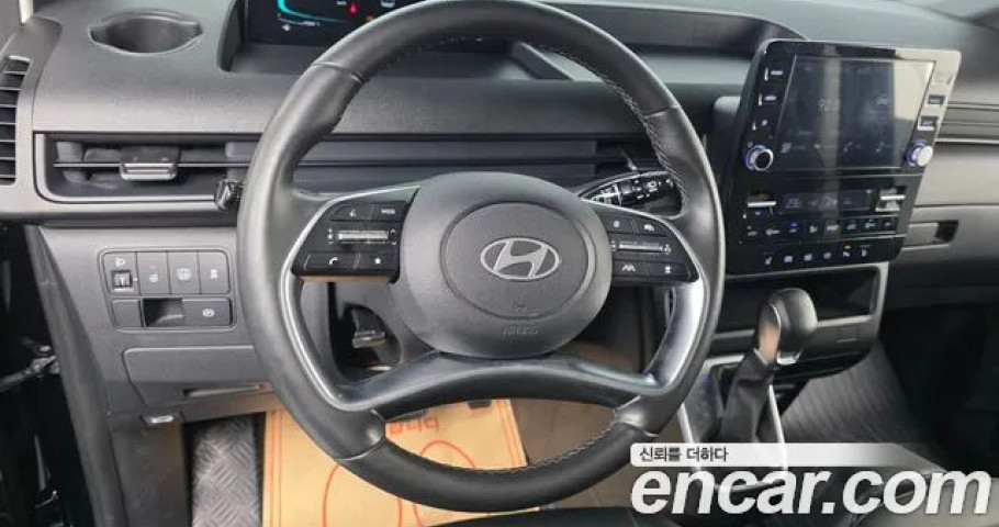 Hyundai Staria 