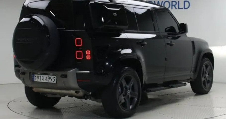 Land Rover Defender 