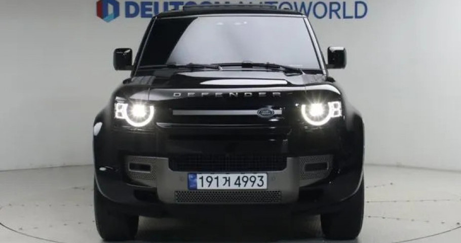 Land Rover Defender 
