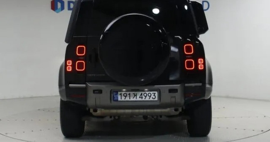 Land Rover Defender 