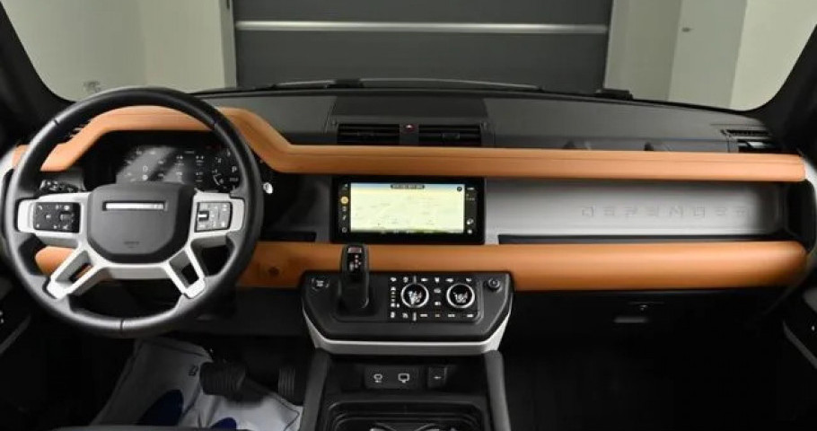 Land Rover Defender 
