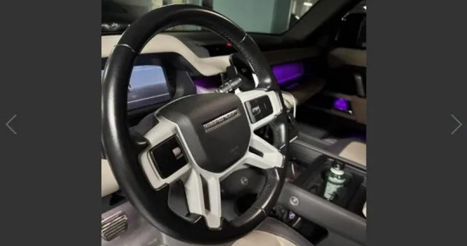 Land Rover Defender 