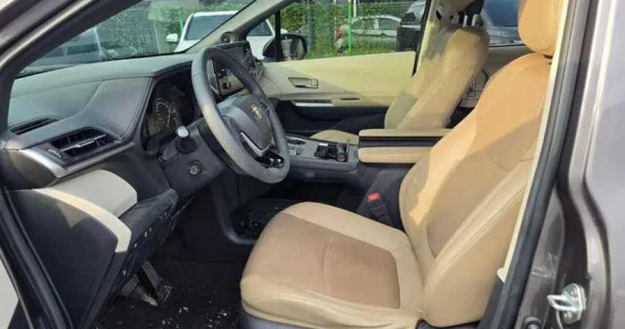 Toyota Sienna 