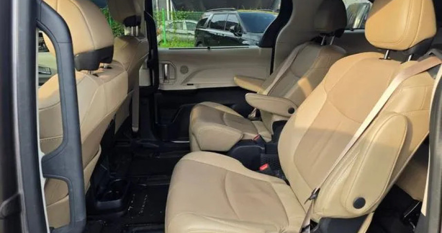 Toyota Sienna 