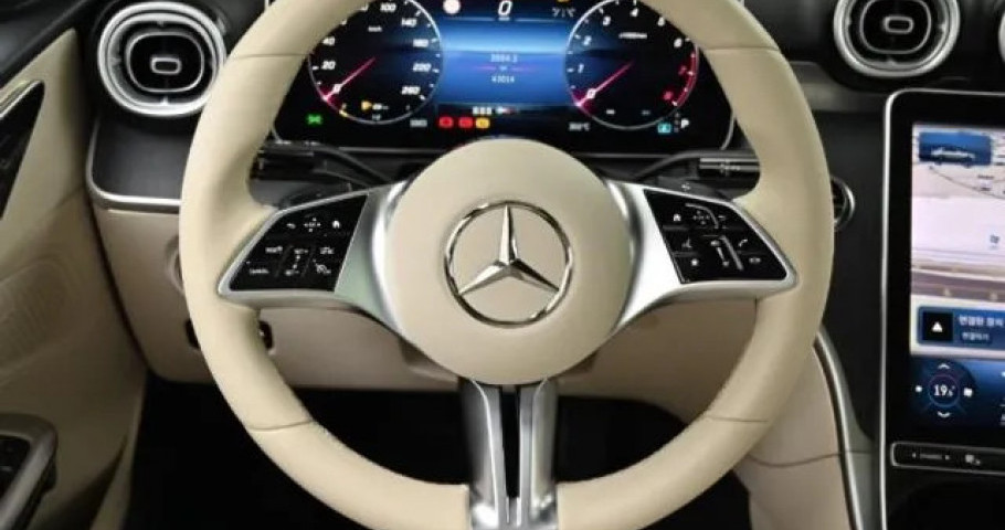 Mercedes-Benz C-Class 