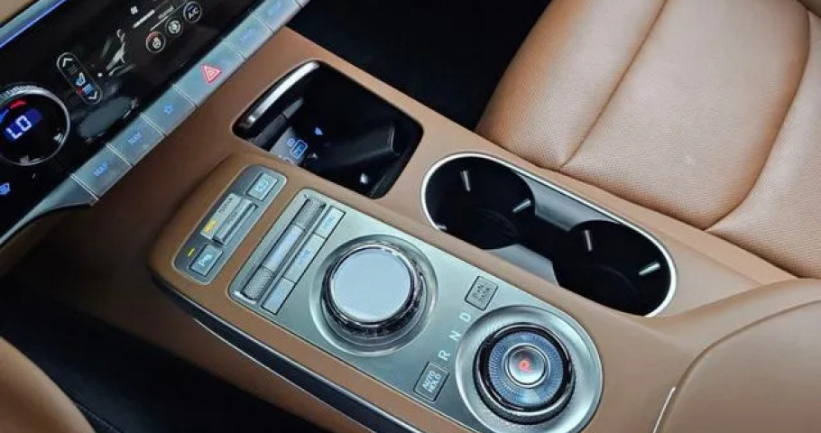 Genesis Gv70 