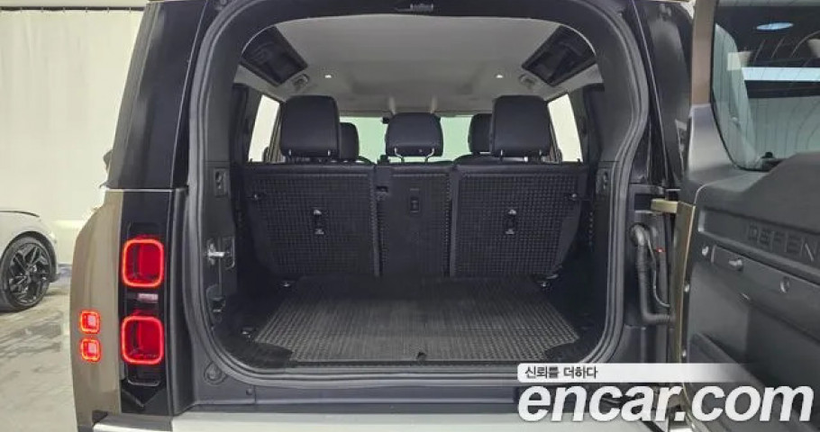Land Rover Defender 