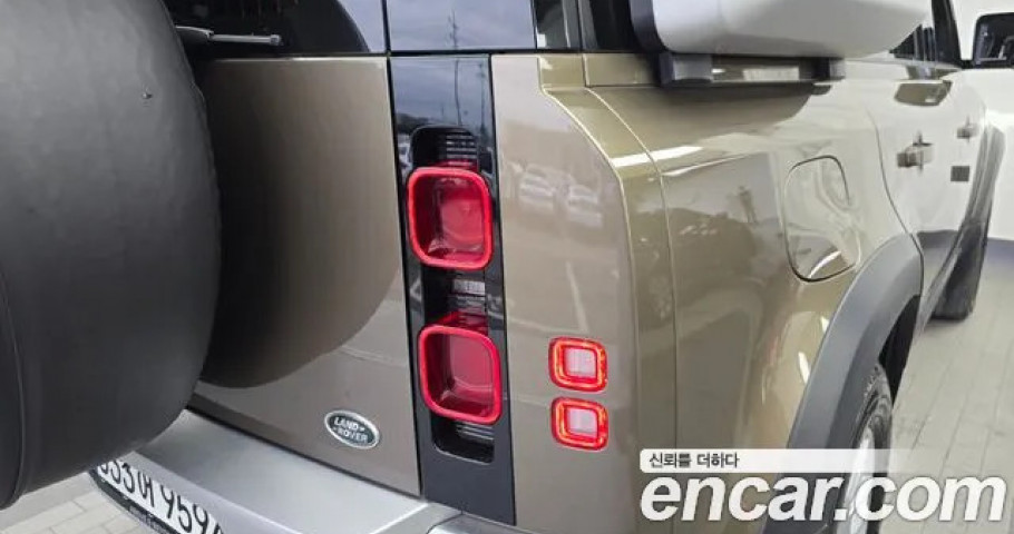Land Rover Defender 