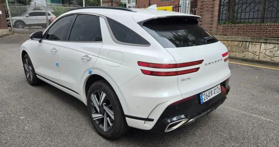 Genesis Gv70 