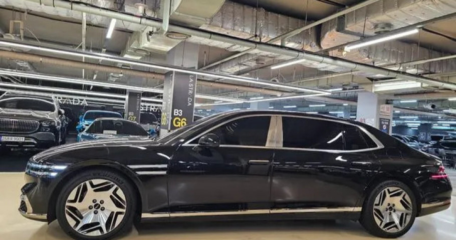 Genesis G90 