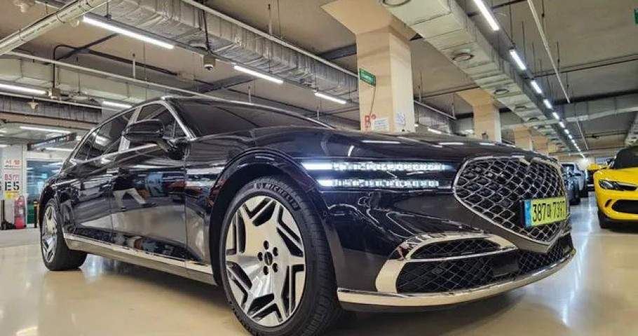 Genesis G90 