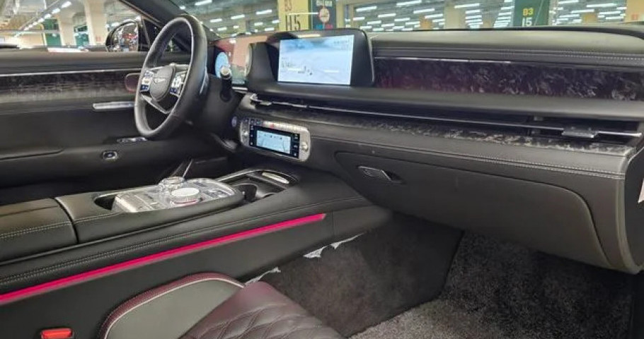 Genesis G90 