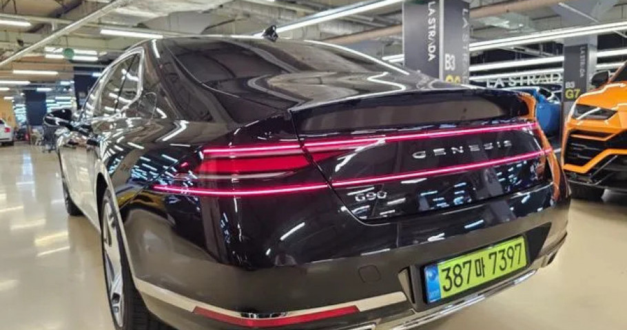 Genesis G90 