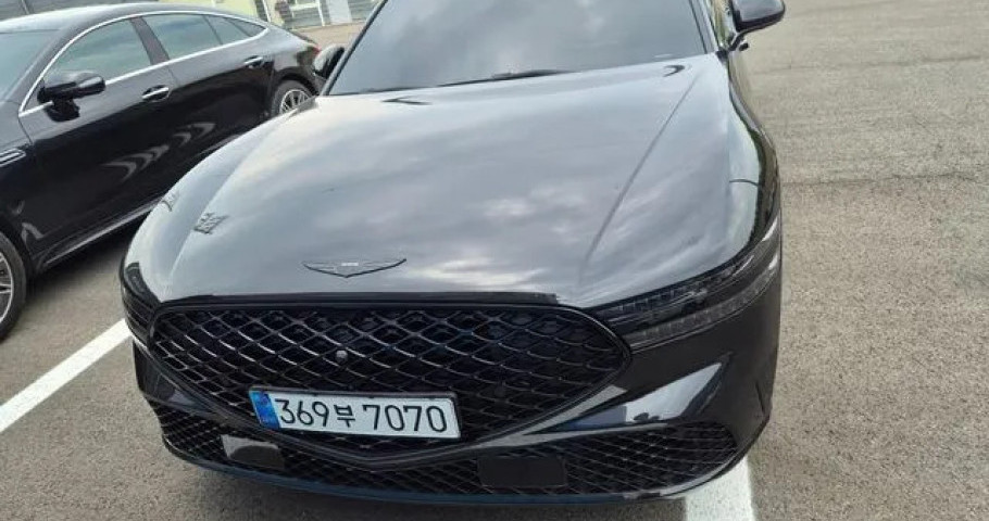 Genesis G90 