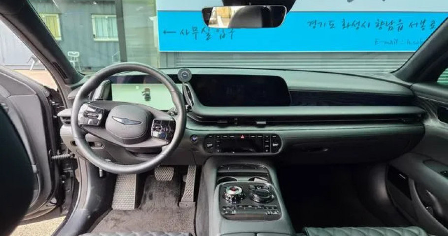 Genesis G90 