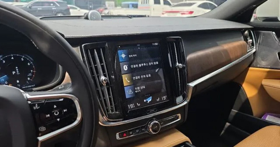 Volvo S90 
