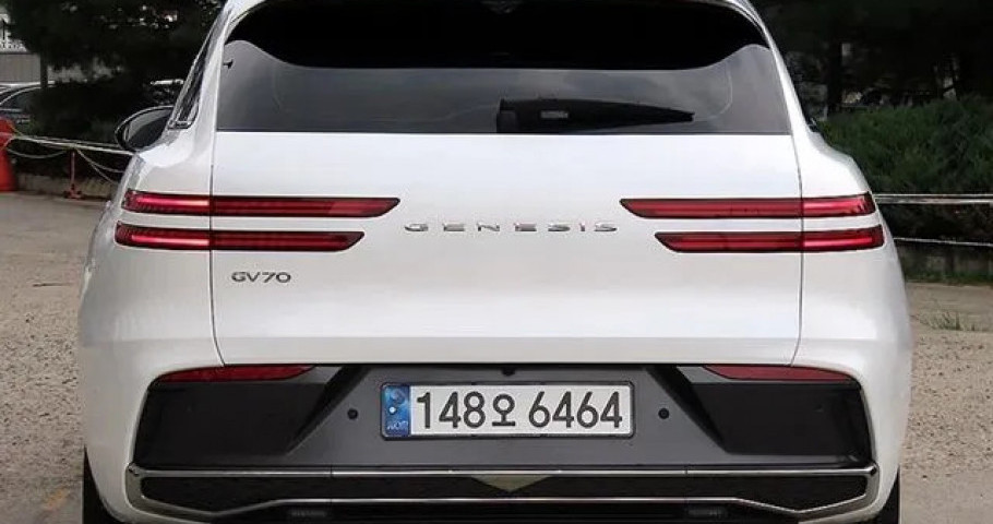 Genesis Gv70 