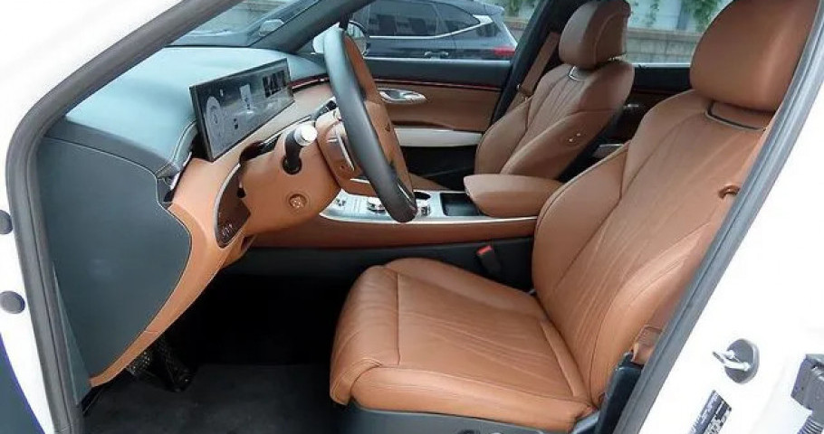 Genesis Gv70 