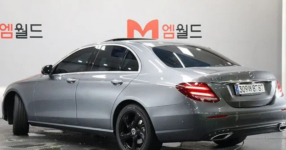 Mercedes-Benz E-Class 