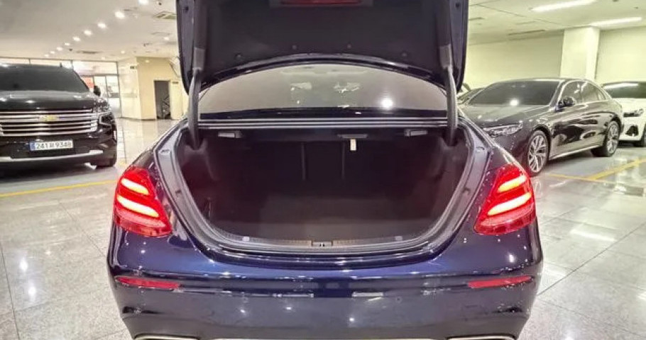 Mercedes-Benz E-Class 