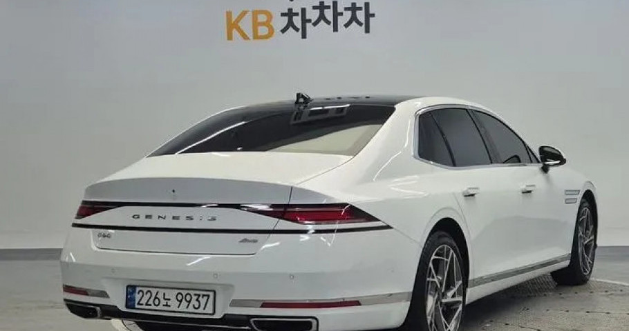 Genesis G90 