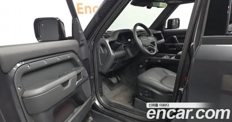 Land Rover Defender 