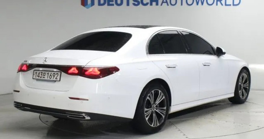 Mercedes-Benz E-Class 