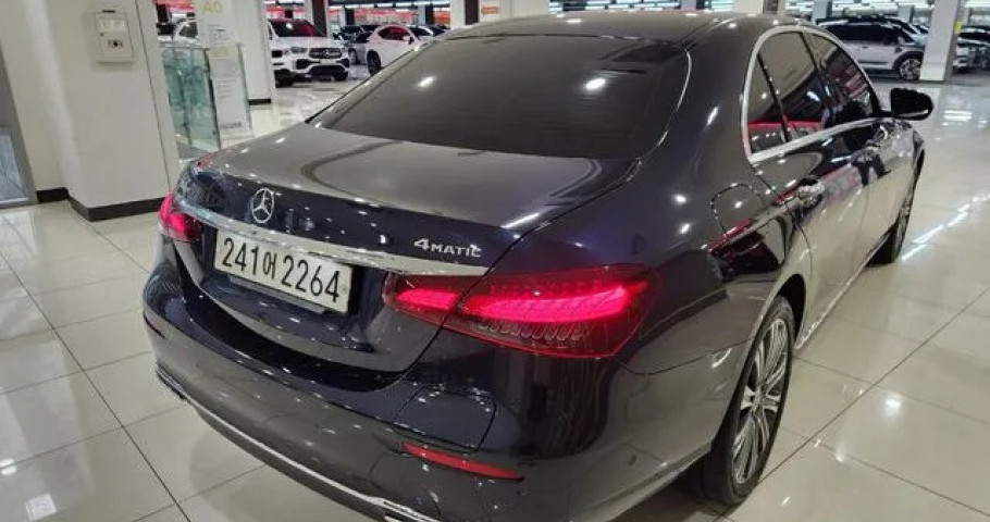Mercedes-Benz E-Class 