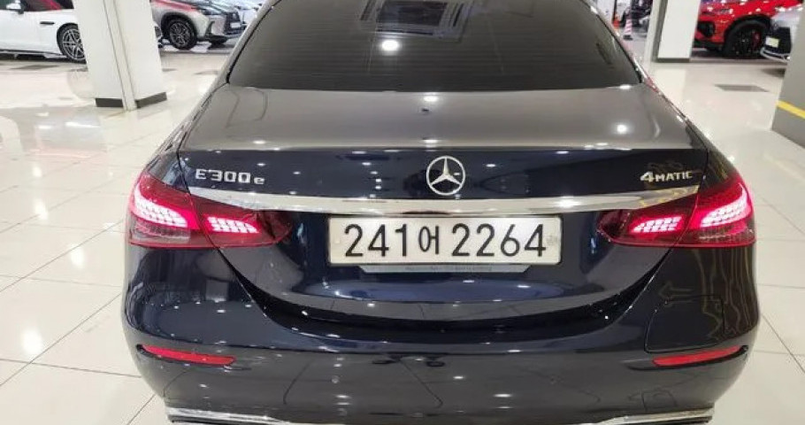 Mercedes-Benz E-Class 