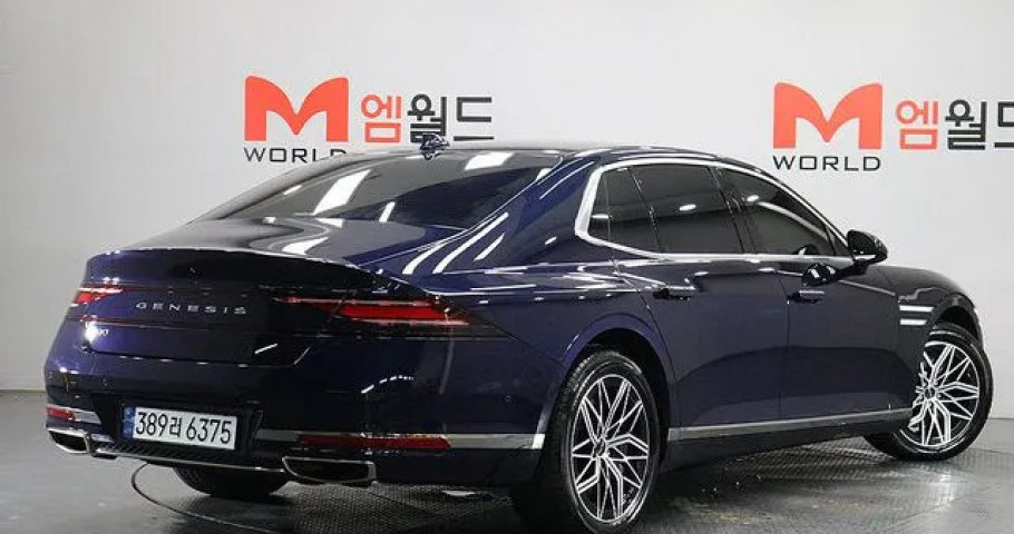 Genesis G90 