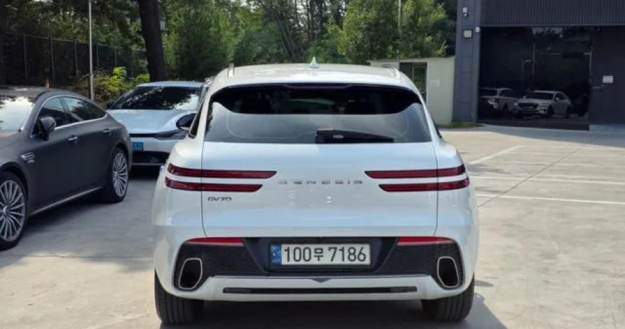 Genesis Gv70 