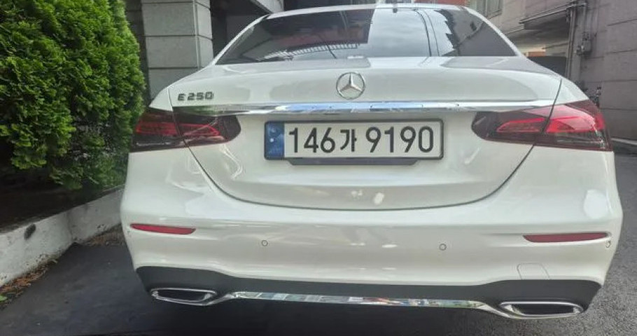 Mercedes-Benz E-Class 