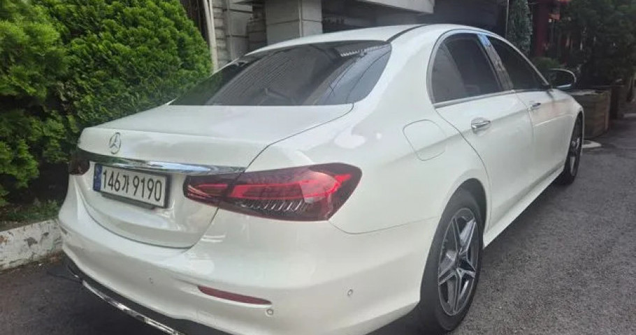 Mercedes-Benz E-Class 
