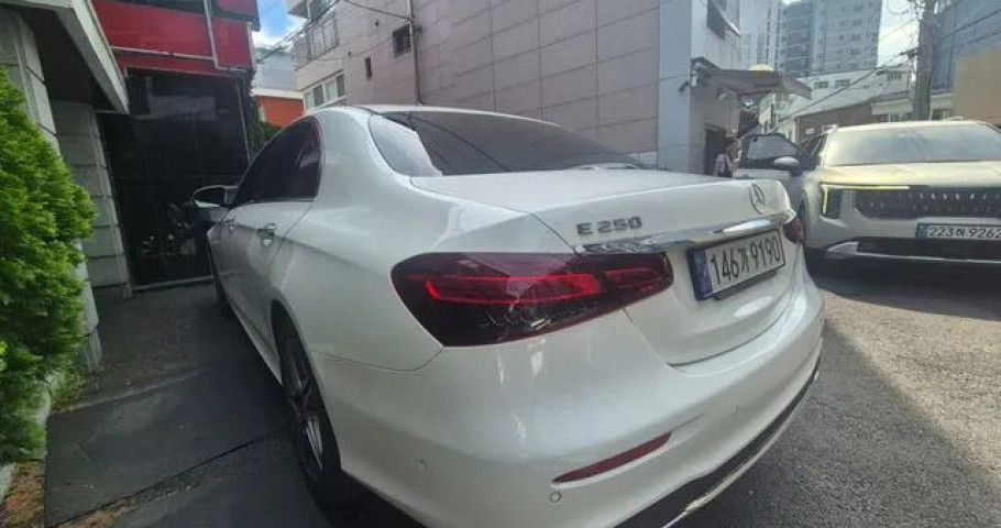 Mercedes-Benz E-Class 